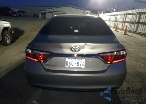 2016 Toyota Camry Le z USA, uszkodzony, nr VIN 560488